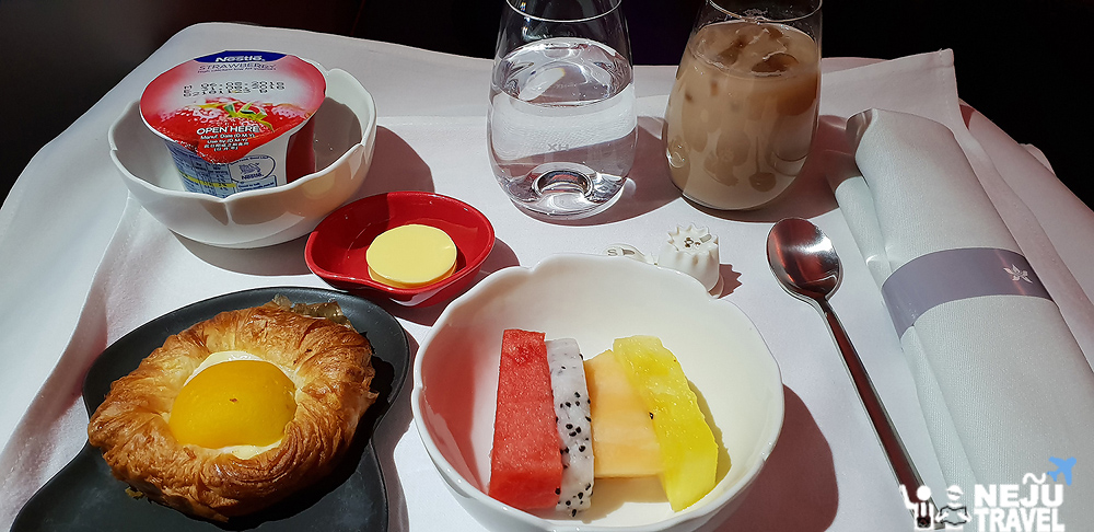 business class to vancouver hongkong airlines canada main meal